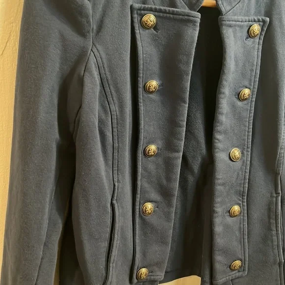 Tommy Hilfiger military band blazer. Super soft, brass buttons, and pockets - Picture 4 of 9